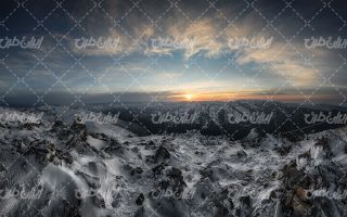 تصویر با کیفیت منظره غروب آفتاب به همراه کوهستان برفی