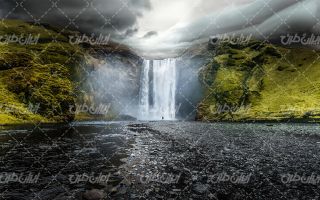تصویر با کیفیت منظره زیبایآبشار به همراه آسمان ابری