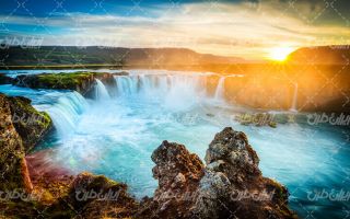 تصویر با کیفیت منظره زیبای آبشار همراه با غروب آفتاب