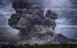 تصویر با کیفیت منظره زیبای آتشفشان همراه با دود غلیظ