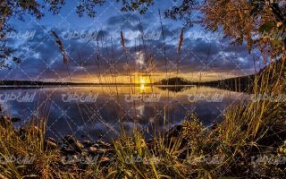 تصویر با کیفیت منظره غروب آفتاب همراه با دریاچه و آب