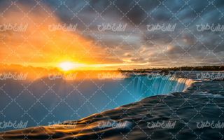 تصویر با کیفیت منظره غروب آفتاب همراه با آبشار و آب