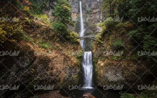 تصویر با کیفیت منظره زیبای آبشار به همراه درخت و چشم انداز طبیعت