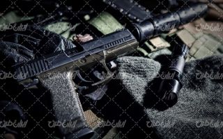 تصویر با کیفیت تفنگ دوربین دار به همراه سلاح و ماشین آلات نظامی