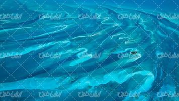تصویر با کیفیت چشم انداز زیبای جزیره به همراه دریایی آبی