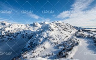 تصویر با کیفیت منظره زیبای کوه پوشیده از برف به همراه چشم انداز زیبا و طبیعت
