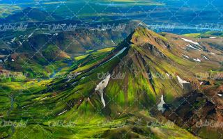 تصویر با کیفیت چشم انداز زیبای کوهستان به همراه منظره زیبا و طبیعت