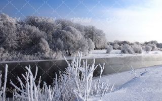 تصویر با کیفیت رودخانه برفی به همراه منظره زیبا و طبیعت زیبای برفی