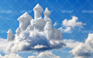 تصویر با کیفیت آسمان آبی به همراه توده ابر سفید و قلعه