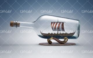 تصویر با کیفیت بطری شیشه ای به همراه کشتی وایکینگ ها و بطری