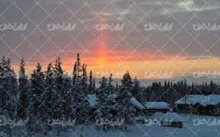 تصویر با کیفیت منظره زیبای غروب خورشید به همراه برف و منظره برفی