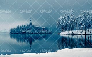 تصویر با کیفیت منظره زیبای دریاچه به همراه برف و منظره برفی