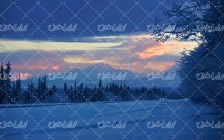 تصویر با کیفیت منظره زیبای کوهستان برفی به همراه برف و منظره برفی
