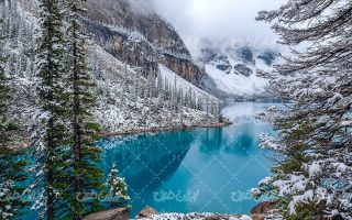 تصویر با کیفیت چشم انداز همراه با منظره و چشم انداز زیبای برفی