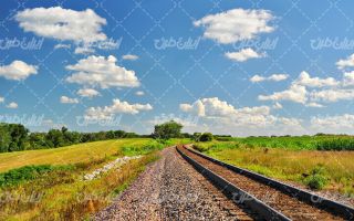 تصویر با کیفیت چشم انداز زیبای ریل قطار همراه با منظره و طبیعت زیبا