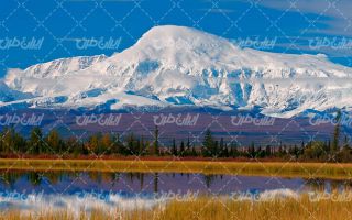 تصویر با کیفیت چشم انداز فصل کوه سفید پوش همراه با منظره و طبیعت زیبا