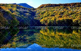 تصویر با کیفیت چشم انداز زیبای دریاچه همراه با منظره دیدنی و طبیعت زیبا