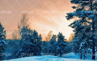 تصویر با کیفیت چشم انداز زیبای برف همراه با منظره دیدینی و طبیعت زیبا