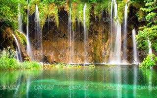 تصویر با کیفیت چشم انداز زیبای آبشار همراه با منظره دیدینی و طبیعت زیبا