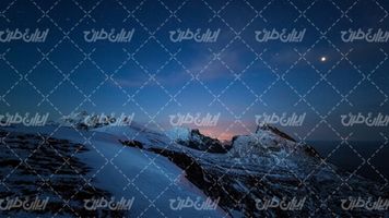 تصویر با کیفیت کوه همراه با چشم انداز زیبایی طبیعت و برف
