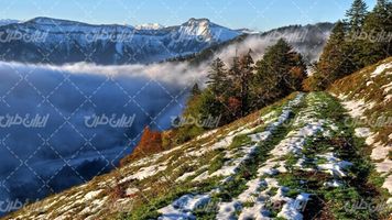 تصویر با کیفیت منظره زیبای کوهستان همراه با کوه و مه
