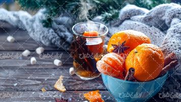 تصویر با کیفیت میوه همراه با نارنگی و چوب دارچین