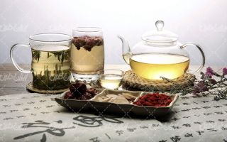 تصویر با کیفیت قوری چای همراه با دمنوش و جوشانده