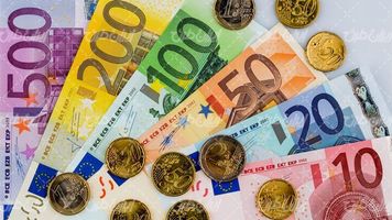 تصویر با کیفیت پول خارجی همراه با ارز و سکه طلا