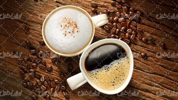 تصویر با کیفیت فنجان قهوه همراه با قهوه و دانه های قهوه