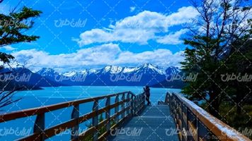 تصویر با کیفیت منظره زیبای دریاچه همراه با چشم انداز زیبا و کوه