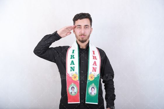 عکس مرد با لباس مشکی