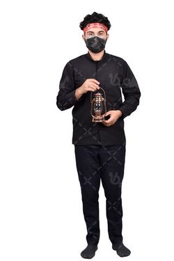 تصویر مرد با لباس مشکی