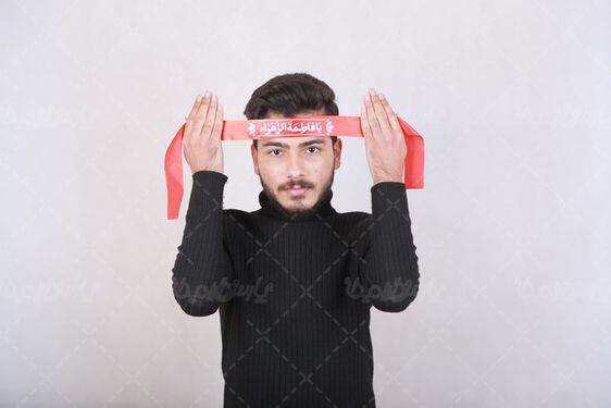 تصویر مرد با لباس مشکی