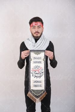 تصویر مرد با لباس مشکی