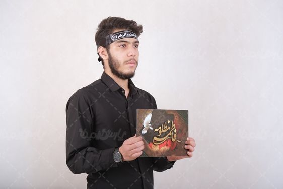 تصویر مرد با لباس مشکی