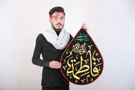 مرد با لباس مشکی