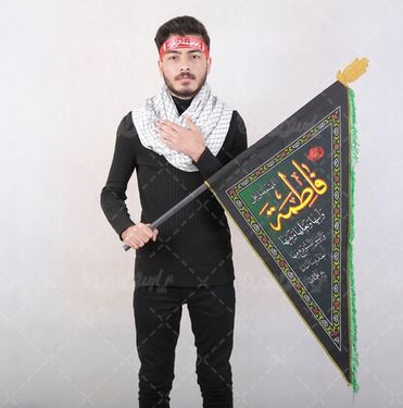 تصویر مرد با لباس مشکی