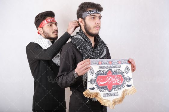 تصویر مرد با لباس مشکی