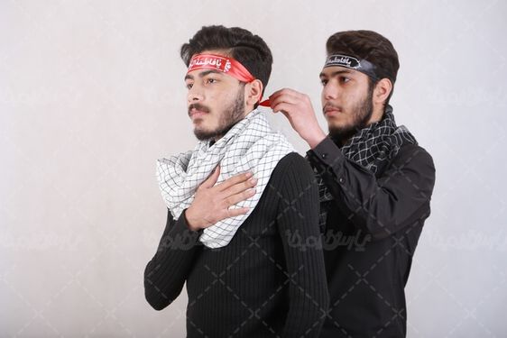 مرد با لباس مشکی