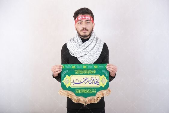 تصویر مرد با لباس مشکی