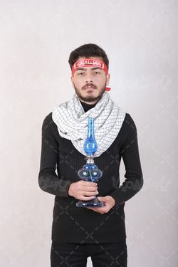 تصویر مرد با لباس مشکی