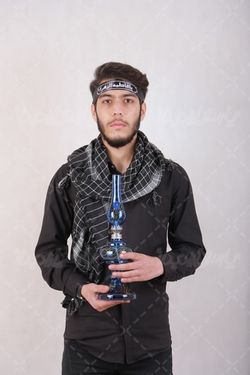 مرد با لباس مشکی