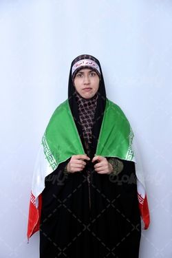 عکس خانم ایرانی با پرچم