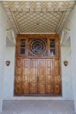 تصویر درب چوبی باغ عفیف آباد