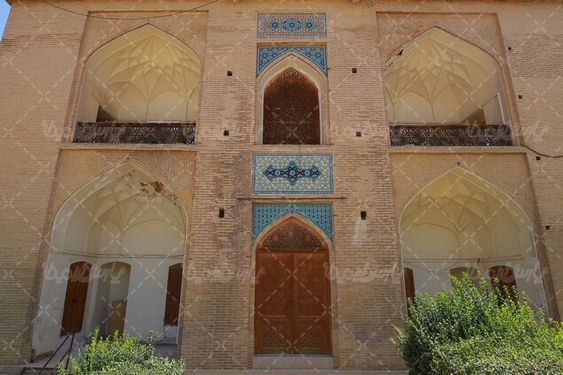 درب چوبی آرامگاه بی بی خدیجه