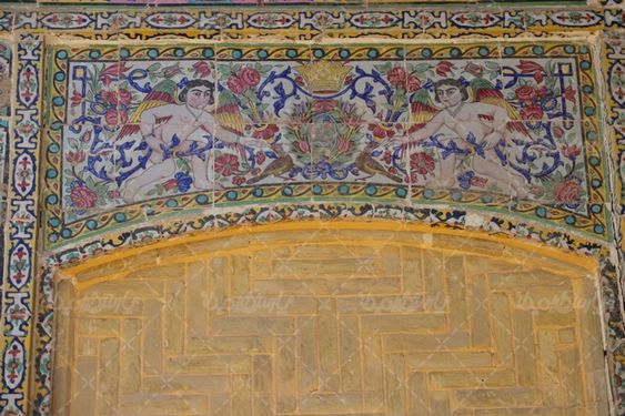 کاشی کاری دیوار خانه صالحی