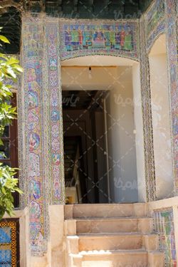 تصویر کاشی کاری دیوار خانه صالحی
