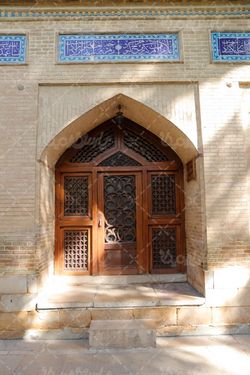 درب چوبی آرامگاه حافظ