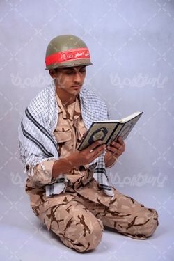 قرآن خواندن سرباز ایرانی