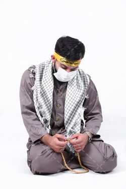 عکس دعا کردن سرباز ایرانی